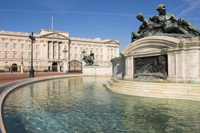 Buckingham Palace fountain