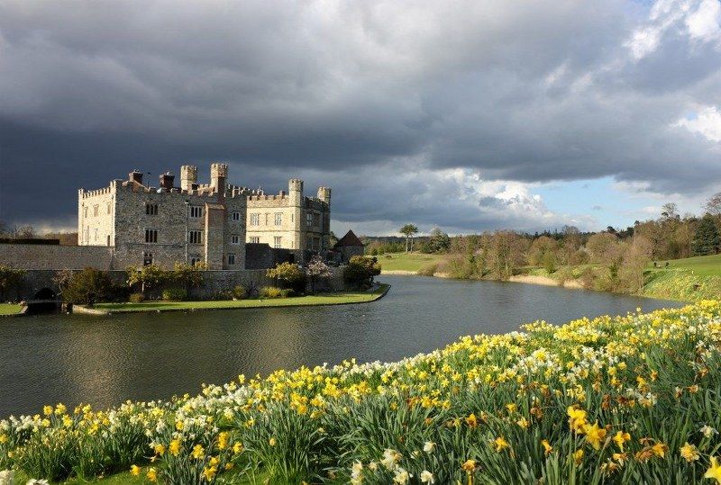 10_historic_places_to_stay_in_the_UK-Leeds_Castle_1024x690_800x539