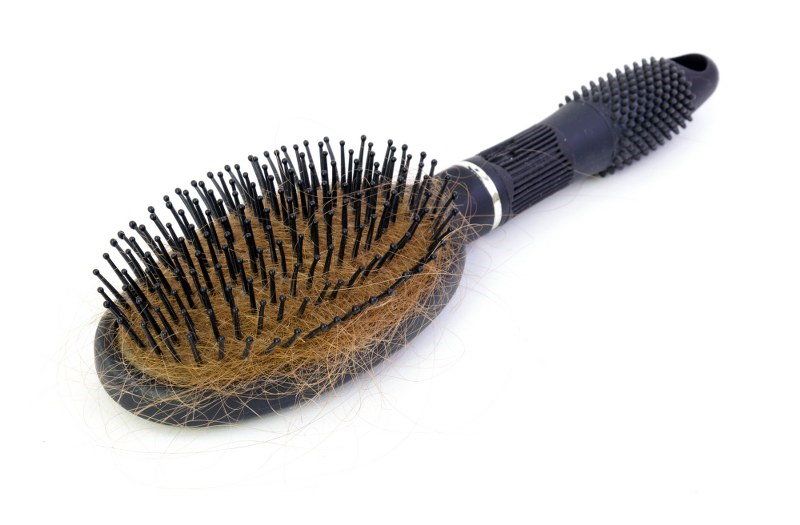 Our Best Tips & Tricks For Cleaning Your Hair Brush