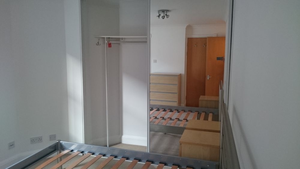 KT6 upholstery cleaners Surbiton